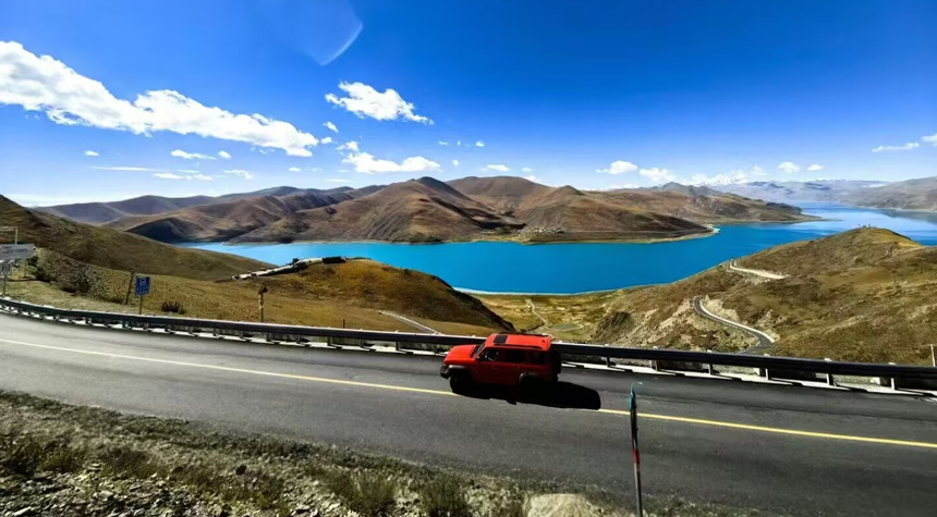 Tibet Yamdrok Lake