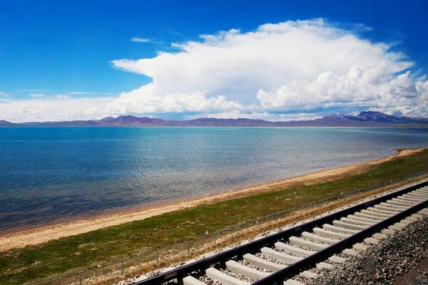 Tibet Train though Qinghai Lake