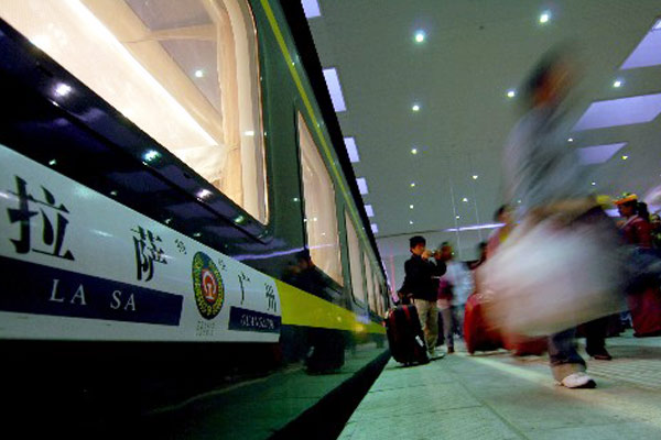 Guangzhou to Lhasa Train at Platform