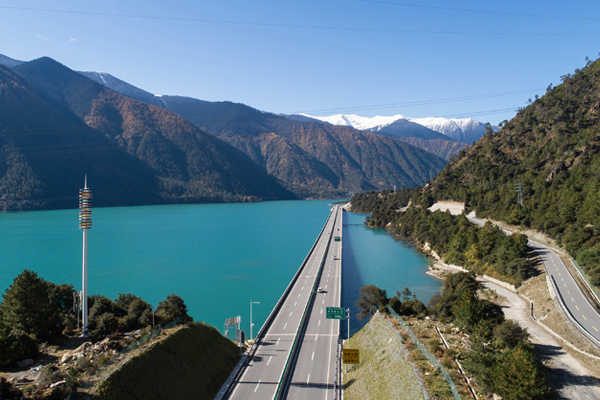  The Lhasa-Nyingchi Expressway 