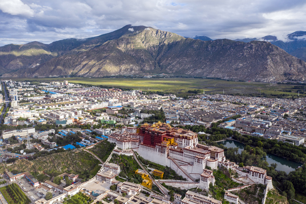  Lhasa in Tibet