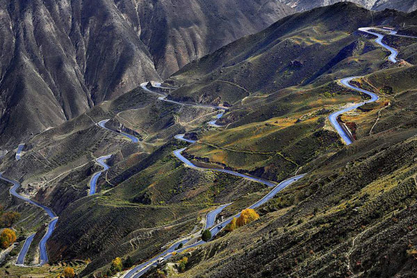 Highway from Yunnan to Tibet